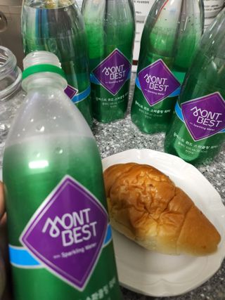 몽베스트 Montbest with Sparkling water Plain 20병 — 5점을 준 리뷰어가 2022년 8월 올린 사용 사진