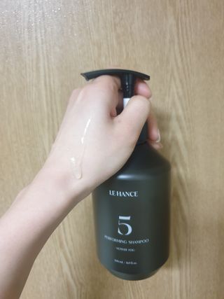 르핸스 퍼포밍 5 샴푸 비반트 포렛/베티버 포그 — 4점을 준 리뷰어가 2023년 2월 올린 사용 사진