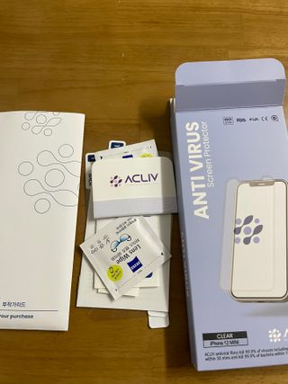 아클리브 Premium 항균 항바이러스 액정 보호필름(iPhone) — 4점을 준 리뷰어가 2022년 10월 올린 사용 사진