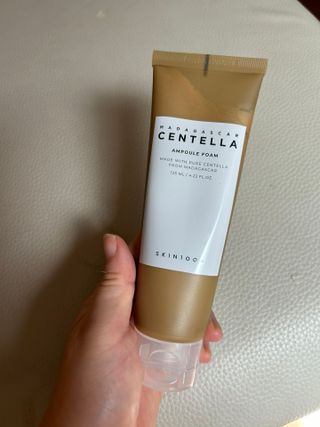 스킨1004 [SKIN1004] 마다가스카르 센텔라 앰플 폼 125ml — 5점을 준 리뷰어가 2024년 8월 올린 사용 사진