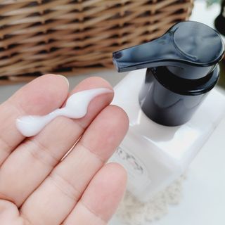 줄라이 모닝 _ JULY MORNING 줄라이모닝 하이드레이팅 퍼퓸드 바디앤핸드 에멀젼 — 5점을 준 리뷰어가 2021년 10월 올린 사용 사진