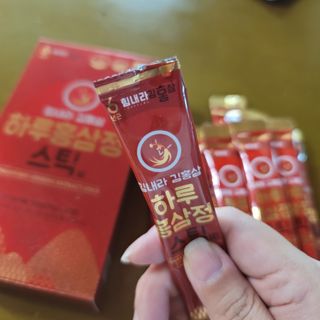 힘내라김홍삼 하루홍삼정스틱 10g x 10포 — 3.5점을 준 리뷰어가 2021년 3월 올린 사용 사진