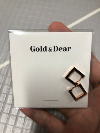 [골드앤디어] 14K 사각 네모 원터치 귀걸이_3color — 5점을 준 리뷰어가 2021년 6월 올린 사용 사진