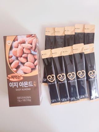 짜먹는 이지견과 짜먹는 이지아몬드, 짜먹는 이지허니피넛, 짜먹는 이지캐슈넛 각 10g X  10포 — 5점을 준 리뷰어가 2021년 2월 올린 사용 사진
