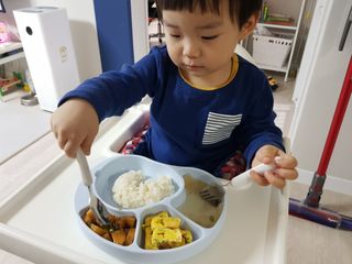 유비맘 캐릭터 실리콘 흡착 식판_색상 랜덤발송 — 5점을 준 리뷰어가 2020년 12월 올린 사용 사진