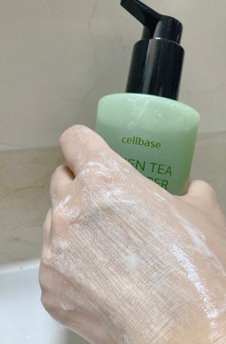 프리마인 메이크업과 들뜨는 각질까지 한방에 깐달걀로! 순하기까지한 셀베이스 그린티클렌저(200ml) — 5점을 준 리뷰어가 2023년 5월 올린 사용 사진