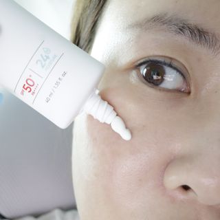 리더스코스메틱 리더스 카밍 바이오틱스 선 에센스 SPF 50+ PA++++ — 5점을 준 리뷰어가 2022년 6월 올린 사용 사진