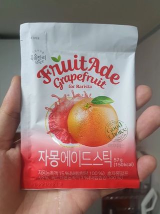 [복음자리] 바리스타 패키지 2종 랜덤발송 (딸기스무디 스틱+샤인머스캣에이드 or 망고스무디+자몽에이드) — 5점을 준 리뷰어가 2022년 7월 올린 사용 사진
