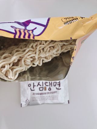 안심댕면 강아지라면 5봉지+쓰담쓰담 종합영양제 2스틱 샘플 증정 — 4점을 준 리뷰어가 2022년 8월 올린 사용 사진