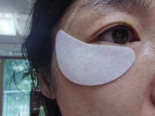 건강누리인터내셔날 레아라 다이아포스 슬리핑 아이패치 골드 & 물광 아이패치 [14회분/총 28매] — 5점을 준 리뷰어가 2022년 7월 올린 사용 사진