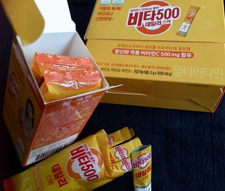 [광동제약] 비타500데일리스틱70포&굿즈3종 — 5점을 준 리뷰어가 2021년 10월 올린 사용 사진