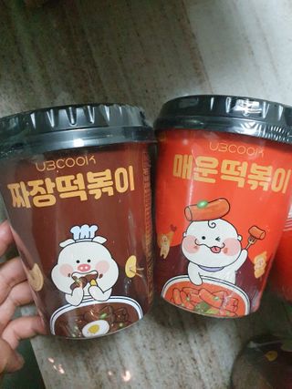 유비쿡 컵떡볶이 매운컵떡볶이2개/ 짜장컵떡볶이 2개  총 4개세트 — 5점을 준 리뷰어가 2021년 2월 올린 사용 사진