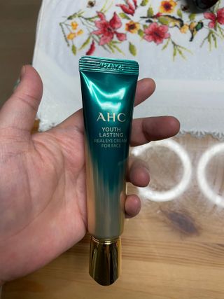 [NEW 탄력유턴 아이크림] AHC 유스 래스팅 리얼 아이크림 포 페이스 — 5점을 준 리뷰어가 2021년 3월 올린 사용 사진