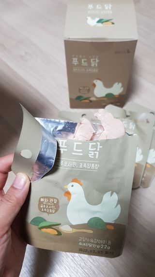도그퓨어 푸드닭 강아지 닭고기 통살 애견간식 오리지널/차전자피/초록입홍합 — 5점을 준 리뷰어가 2021년 10월 올린 사용 사진