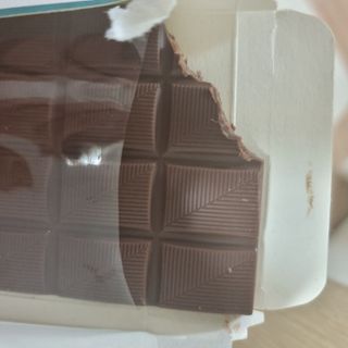 당류2g 자일리톨로 단맛을낸 슈카 퓨어비건 무설탕초콜릿 Xucker vegan 2개입 — 5점을 준 리뷰어가 2021년 4월 올린 사용 사진