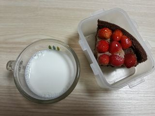 락티노브 프랑스에서 온 프리미엄 우유 래드바쉬 멸균우유 1L x 4개 — 3.5점을 준 리뷰어가 2021년 11월 올린 사용 사진