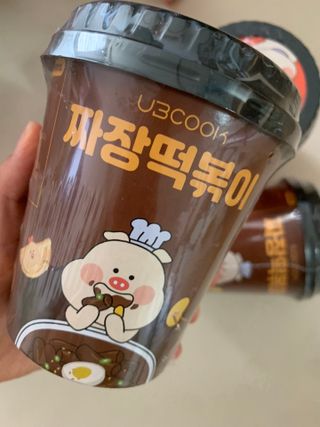 유비쿡 컵떡볶이 매운컵떡볶이2개/ 짜장컵떡볶이 2개  총 4개세트 — 3.5점을 준 리뷰어가 2021년 6월 올린 사용 사진