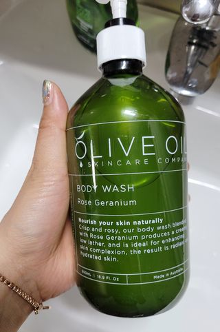 올리브 오일 스킨케어 컴퍼니 [OOSC] 향기로운 보습 로즈 제라늄 바디워시 500ml — 4점을 준 리뷰어가 2021년 5월 올린 사용 사진