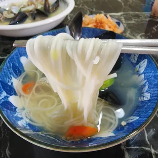 [푸딩팩토리] 바지락홍합탕 500g / 얼큰바지락홍합탕 590g — 5점을 준 리뷰어가 2022년 10월 올린 사용 사진