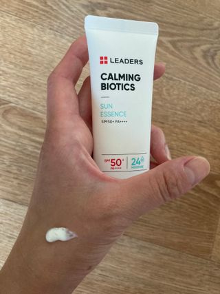 리더스코스메틱 리더스 카밍 바이오틱스 선 에센스 SPF 50+ PA++++ — 4점을 준 리뷰어가 2022년 8월 올린 사용 사진