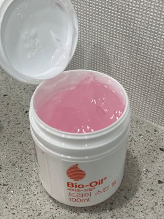바이오오일 [바이오-오일] 드라이 스킨 젤 100ml — 5점을 준 리뷰어가 2021년 11월 올린 사용 사진