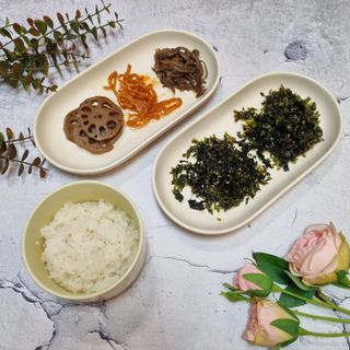 하나마이 [마마쿡] 전 청와대 천상현 셰프의 밑반찬  5종세트(소고기 장조림+연근조림+진미채+간장김자반+새우김자반) — 5점을 준 리뷰어가 2023년 4월 올린 사용 사진