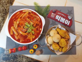 빨간키트 떡볶이 밀키트 2~3인분 매운맛 국물 떡볶이 만들기 쉬운 황금 레시피 분말 소스로 간편한 요리 — 5점을 준 리뷰어가 2021년 10월 올린 사용 사진