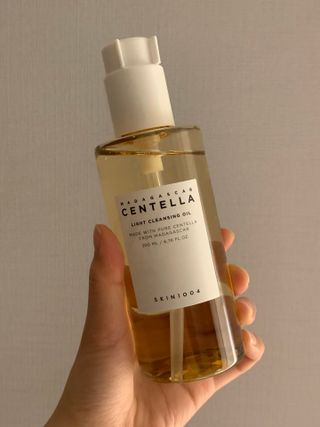 스킨1004 [SKIN1004] 마다가스카르 센텔라 라이트 클렌징 오일 200ml — 5점을 준 리뷰어가 2024년 8월 올린 사용 사진
