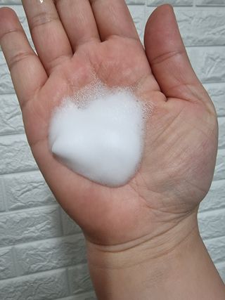아미퓨어 [라이브] 피부장벽 강화를 위한 머랭 버블 클렌저 천연계면활성제로 온가족 사용가능 — 5점을 준 리뷰어가 2021년 6월 올린 사용 사진