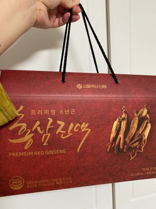 서울약사신협_프리미엄 6년근 홍삼진액_70mlx30포 — 4점을 준 리뷰어가 2021년 3월 올린 사용 사진