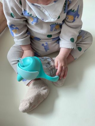 유비맘 트라이탄 코니빨대컵_컬러 랜덤 발송 — 5점을 준 리뷰어가 2021년 2월 올린 사용 사진