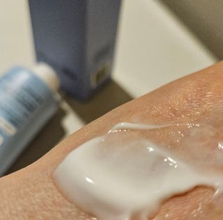 나우_ [리브엠]피부 속부터 겹겹이, 촘촘하게! 워터핏8중 수분착붙 크림 — 5점을 준 리뷰어가 2025년 1월 올린 사용 사진