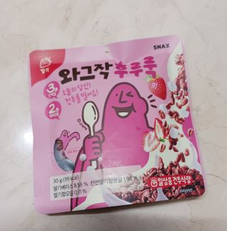 스낵스 와그작후루룩 3종_카카오2봉+아몬드2봉+딸기2봉 (총 6봉) — 5점을 준 리뷰어가 2024년 2월 올린 사용 사진
