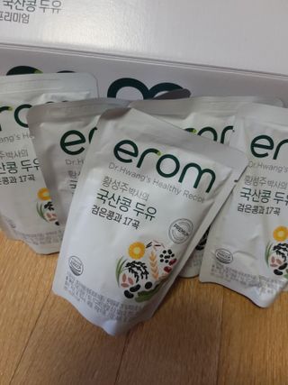 이롬 황성주 박사의 국산콩 두유 검은콩과 17곡 프리미엄 — 5점을 준 리뷰어가 2021년 5월 올린 사용 사진