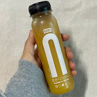 BLENDY'S 핑크 스무디+블론디 스무디 — 5점을 준 리뷰어가 2021년 10월 올린 사용 사진