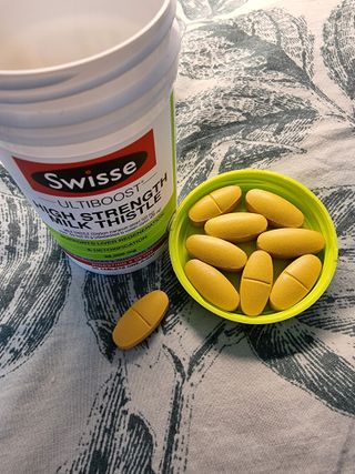 Swisse 스위스 고함량 밀크씨슬 35,000mg 60정 — 5점을 준 리뷰어가 2021년 11월 올린 사용 사진