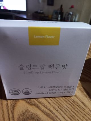 [슬림드랍] 건기식 다이어트 보조제 겸 비타민 — 3.5점을 준 리뷰어가 2021년 12월 올린 사용 사진