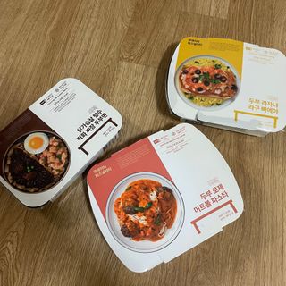 직탁 식단관리 3종 도시락 (두부 라자냐 라구빠에야, 두부로제 미트볼파스타, 닭탕수 직화 짜장 두부면) — 5점을 준 리뷰어가 2022년 6월 올린 사용 사진