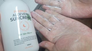 [닥터문] 프리미엄 알로에베라 선크림 500ml — 5점을 준 리뷰어가 2022년 5월 올린 사용 사진