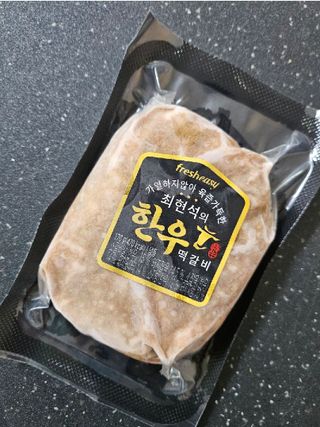 *구매평/프레시지 가열하지 않아 육즙 가득한 최현석의 한우 떡갈비 (냉동) — 5점을 준 리뷰어가 2025년 8월 올린 사용 사진