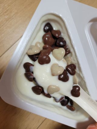 남양유업 또깍 접어 떠먹는 불가리스 2종 — 5점을 준 리뷰어가 2021년 1월 올린 사용 사진