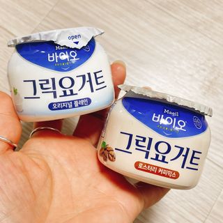 매일바이오 그릭요거트 오리지널 플레인 4개, 로스터리 커피믹스 4개 — 4.5점을 준 리뷰어가 2021년 12월 올린 사용 사진