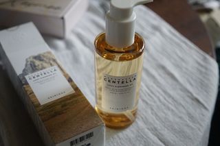 스킨1004 [SKIN1004] 마다가스카르 센텔라 라이트 클렌징 오일 200ml — 5점을 준 리뷰어가 2024년 8월 올린 사용 사진