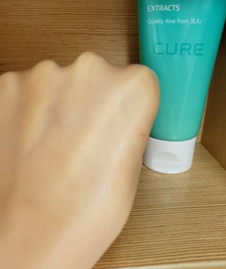 김정문알로에 큐어 큐어 맥시 알로에베라 겔 크림 — 5점을 준 리뷰어가 2021년 4월 올린 사용 사진