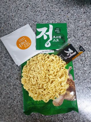 [풀무원] 자연은맛있다 정면, 백면, 홍면  세트 — 4.5점을 준 리뷰어가 2021년 4월 올린 사용 사진