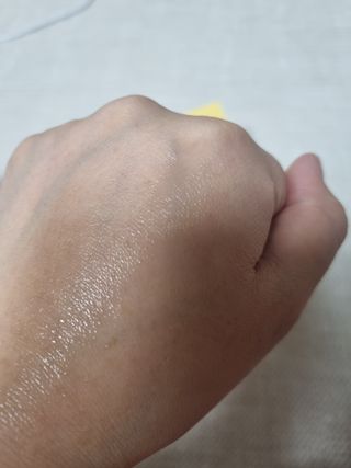 스킨큐어 산다화 비타민c 화이트닝 에센스 30ml — 5점을 준 리뷰어가 2024년 1월 올린 사용 사진