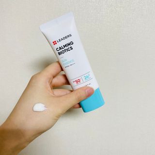 리더스코스메틱 리더스 카밍 바이오틱스 선 에센스 SPF 50+ PA++++ — 5점을 준 리뷰어가 2022년 8월 올린 사용 사진