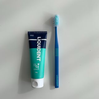 리퀴덴트 오랄케어 온가족용 리퀴덴트 더더 오랄케어 무불소 치약 + 임상시험완료 이중 미세 엠보싱 칫솔 올데이세트 — 5점을 준 리뷰어가 2021년 1월 올린 사용 사진
