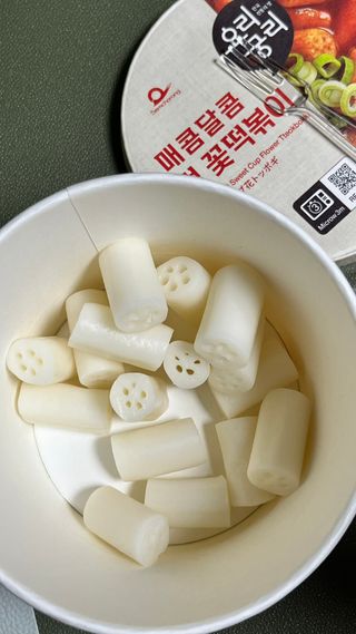 나우  [요리궁리] B타입 ( 매콤, 치즈, 매콤까르보 ) 꽃떡볶이 6개입 세트 — 5점을 준 리뷰어가 2025년 3월 올린 사용 사진