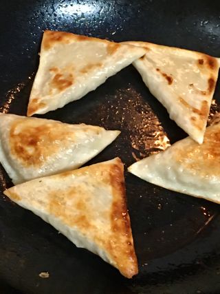 (주)성경순만두 곤약만두.콘치즈만두,삼각당면만두,당면 야끼만두,대구전통 납작만두,떡뽁이 매콤소스,달콤소스 — 5점을 준 리뷰어가 2023년 3월 올린 사용 사진